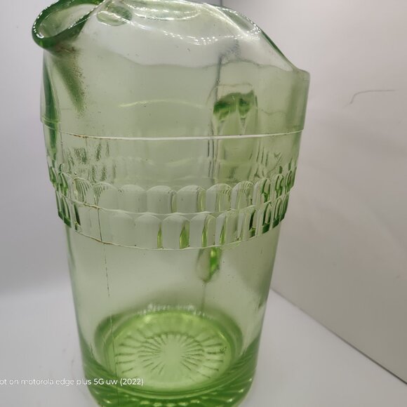 Vintage Uranium/Vaseline glass pitcher - Picture 4 of 9